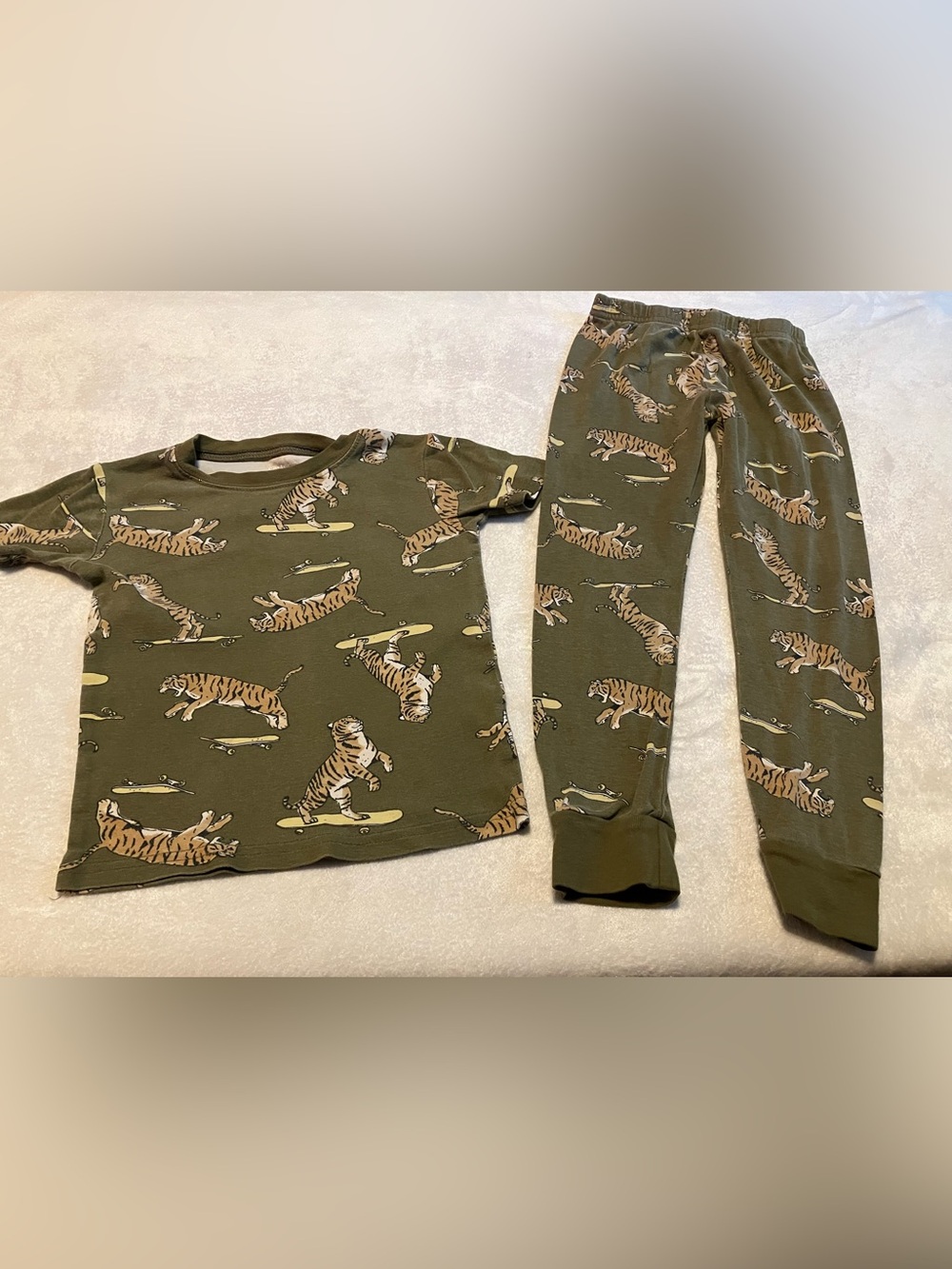 Carter's Olive Green Tiger Skate Pajama Set